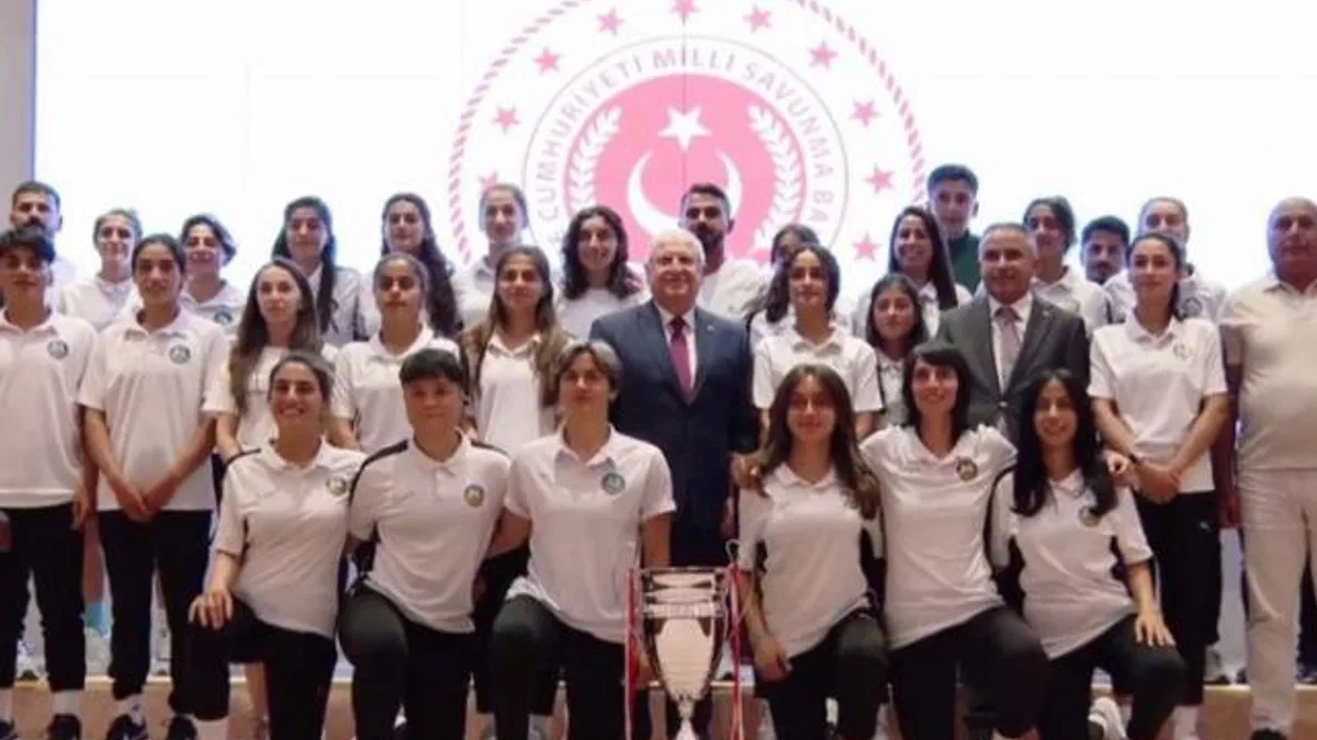 Yüksekovalı şampiyon kadın futbolcular MSB’de