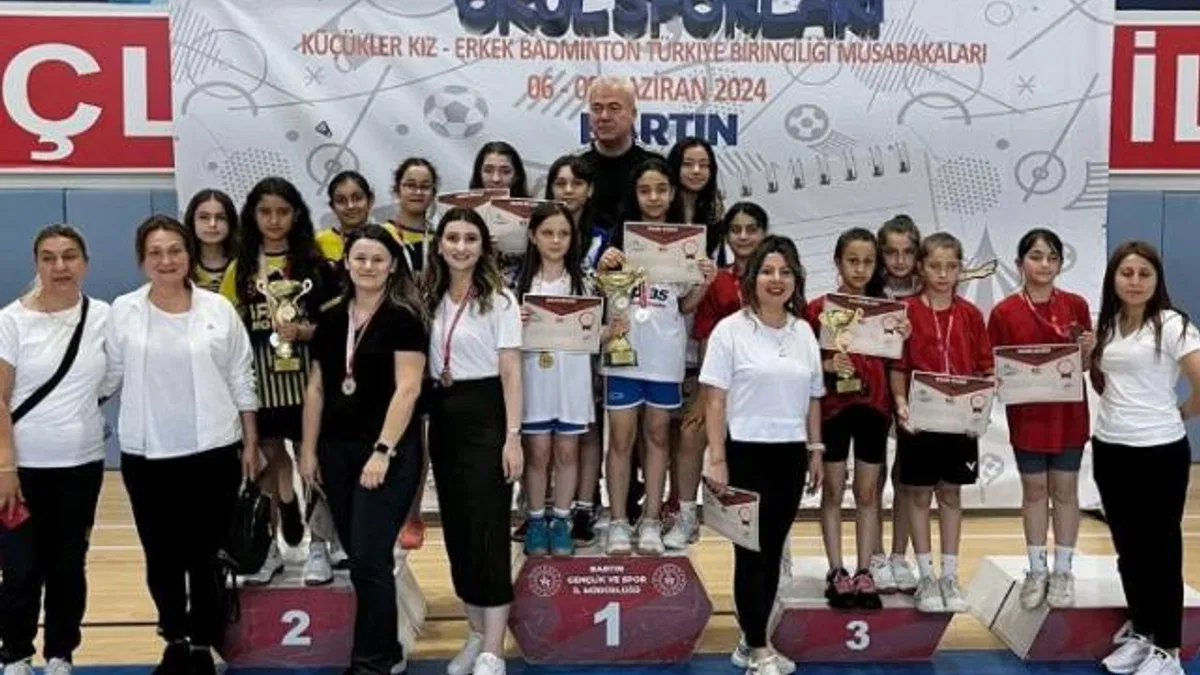 Bursa Osmangazili badmintonculardan Türkiye şampiyonluğu