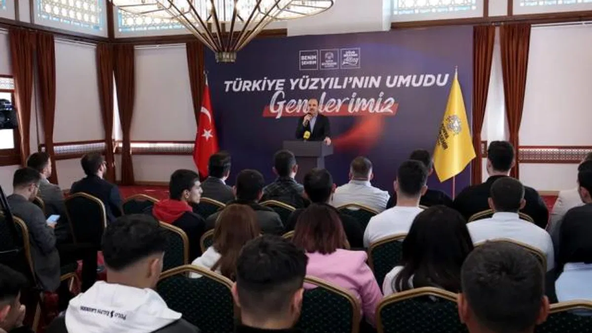 Konya’da Başkan Altay gençlerle buluştu
