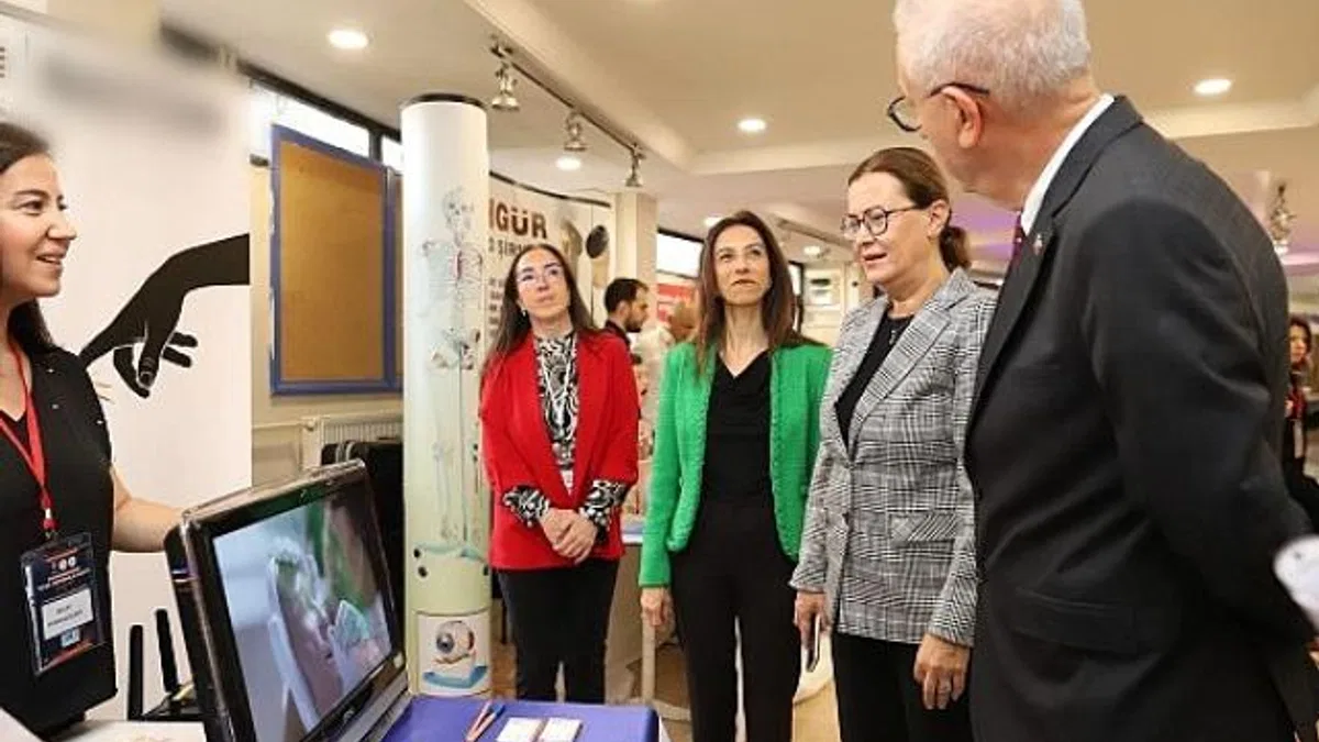 DEÜ’de Hemşirelik Temel Bakımı Kongresi: Bakım Hizmetleri ve Teknolojik Yenilikler Masaya Yatırıldı