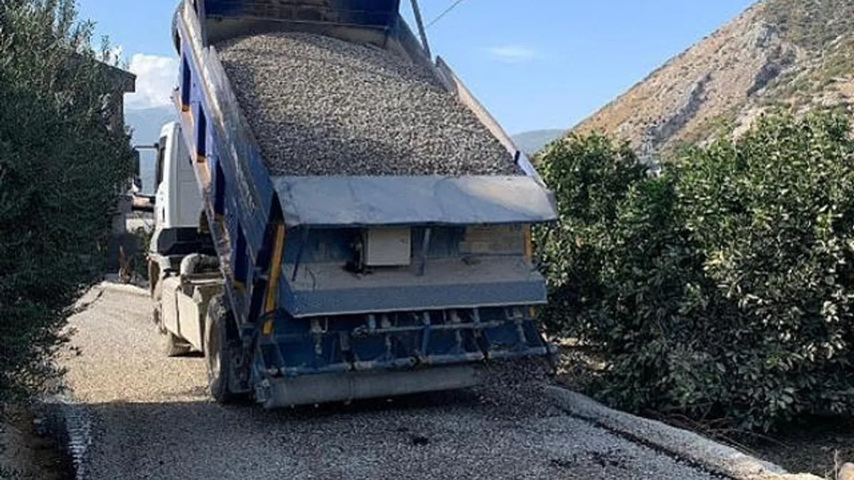 Kırsalda bozulan yollara bakım onarım