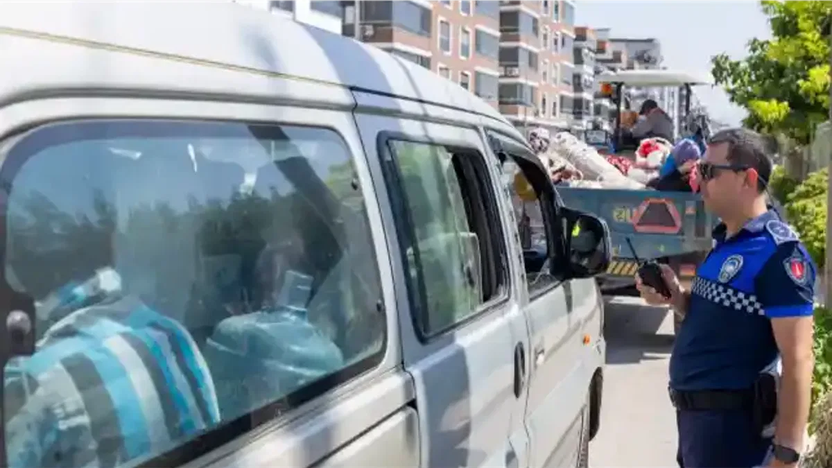İzmir Büyükşehir’den tarım işçisi servislerine sıkı denetim
