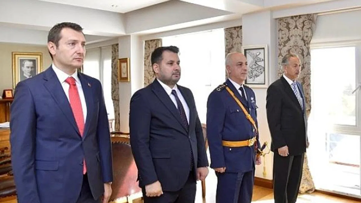 Kahramankazan Belediye Başkanı Selim Çırpanoğlu, Kahramankazan Kaymakamlığı tarafından düzenlenen 29 Ekim Cumhuriyet Bayramı programına katıldı.