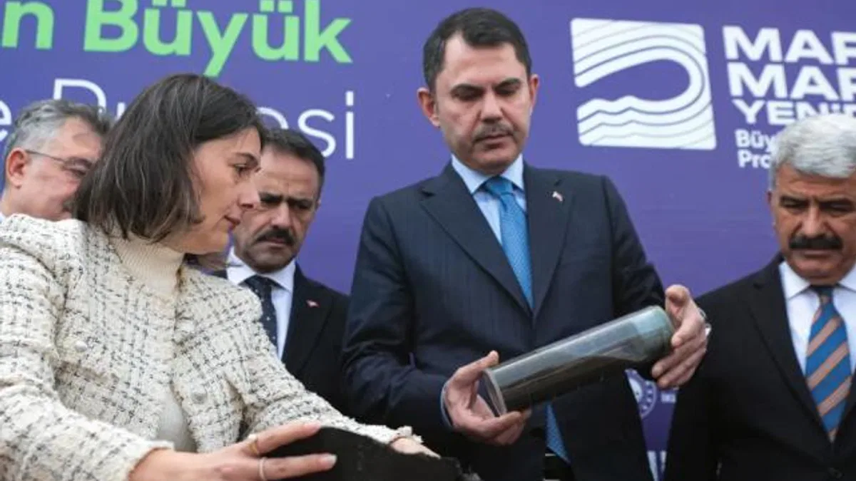 Bakan Kurum: 1,1 milyon metreküp dip çamuru deniz suyundan ayrıştırıldı