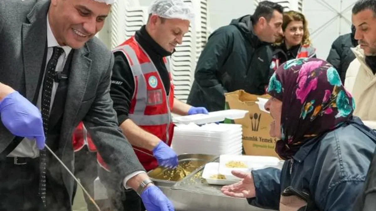 Manisa Büyükşehir’den 10 bini aşkın kişiye sıcak yemek desteği