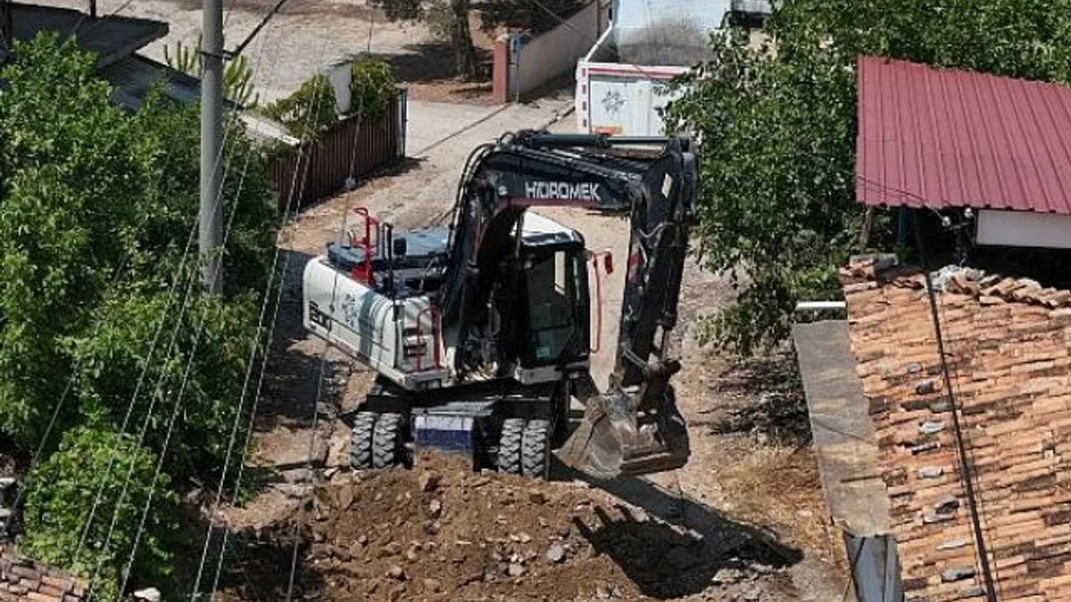 Aydın Büyükşehir kent içi trafiği hızlandıran ve sürüş konforunu artıran çalışmalara imza atmaya devam ediyor