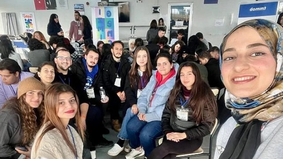 Büyükşehir öncülüğünde farkındalık adımı İzmirli gençler “fark edil-fark ettir” diyerek buluştu