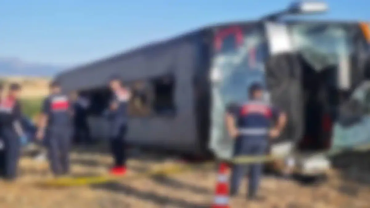 Amasya’da yolcu otobüsü devrildi: 46 yaralı, 2’sinin durumu ağır