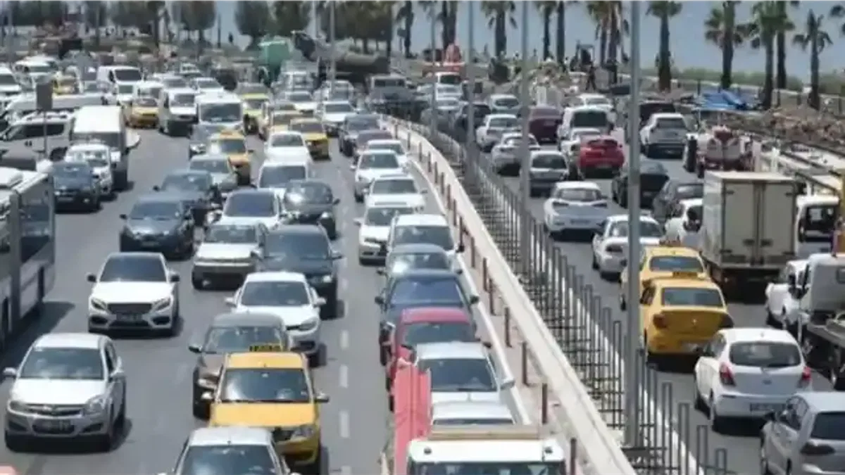 İzmir’de trafik artıyor