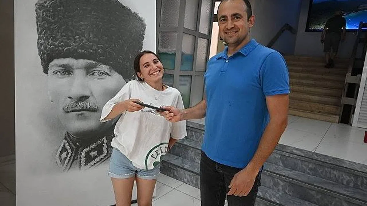 Kaybettiği telefonuna Kemer Belediye personeli sayesinde kavuştu