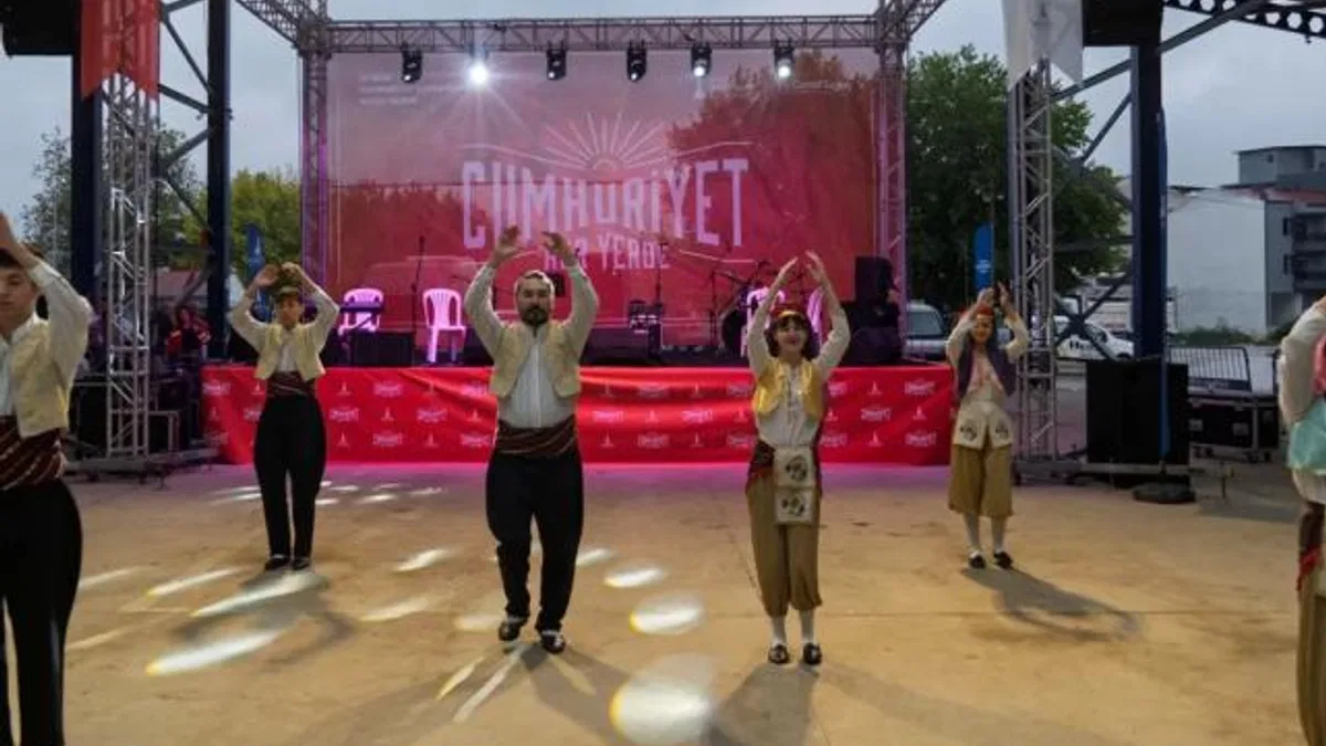İzmir’de Cumhuriyet coşkusu Kiraz’da