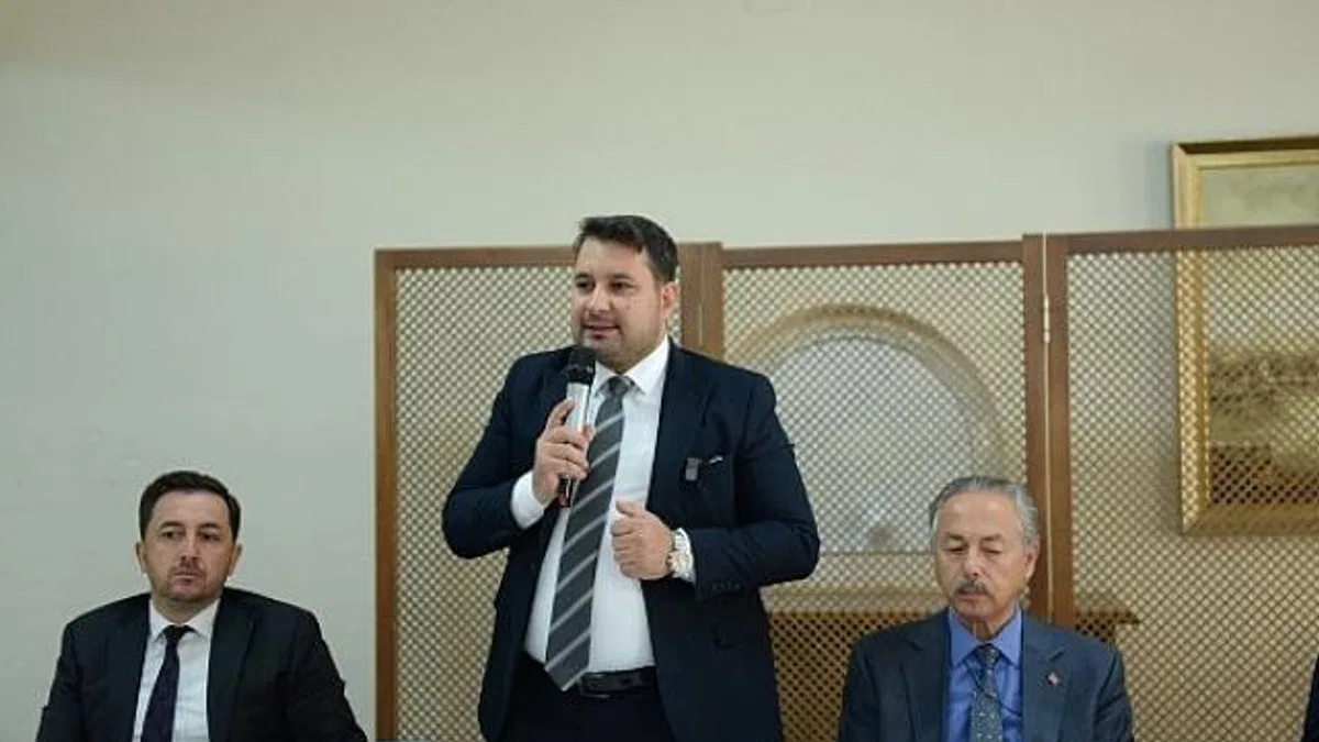 Kahramankazan Belediye Başkanı Selim Çırpanoğlu, 19 Ekim Muhtarlar Günü kapsamında mahalle muhtarları ile bir araya geldi.
