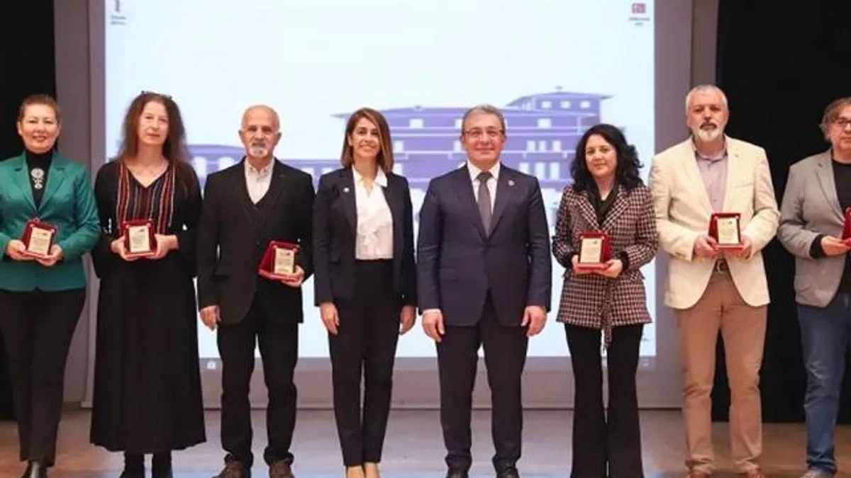 DEÜ’den öğretmenlere özel kutlama