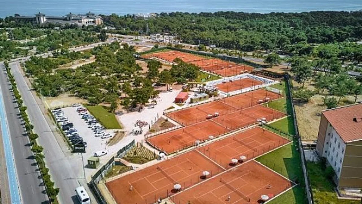 Kemer’deki okullar tenisle tanışacak