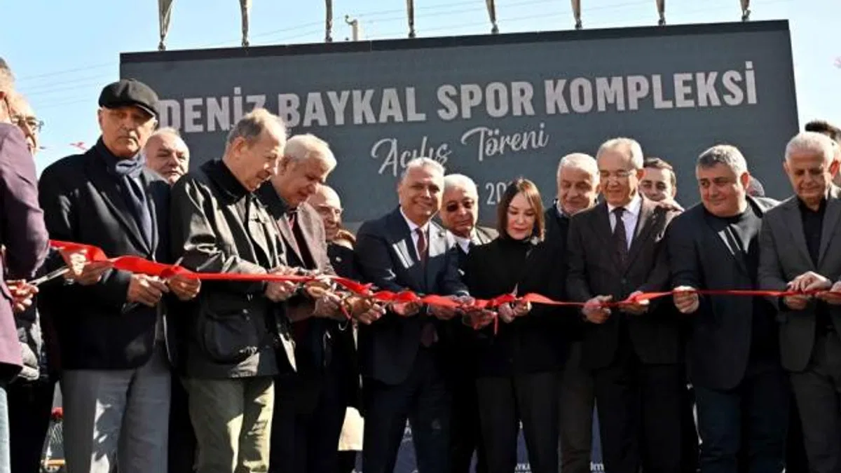 Deniz Baykal Spor Kompleksi açıldı