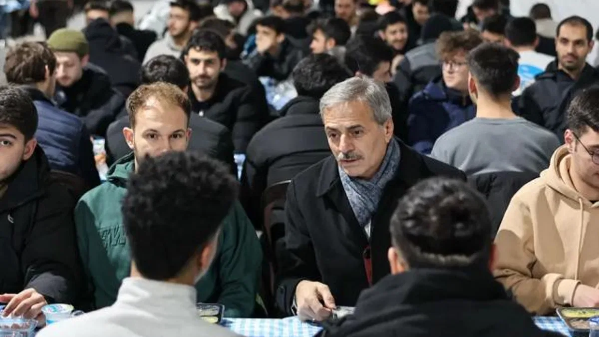 Sakarya’da Başkan Alemdar, gençlerle bir araya geldi