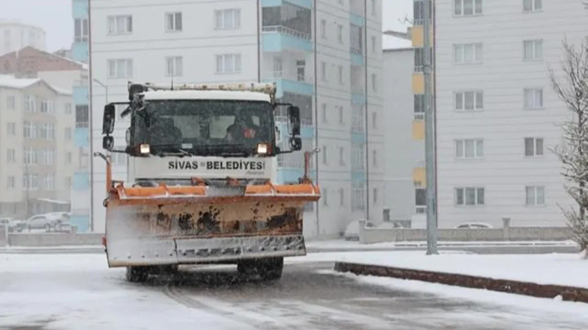 Sivas’ta kar temizliğine devam