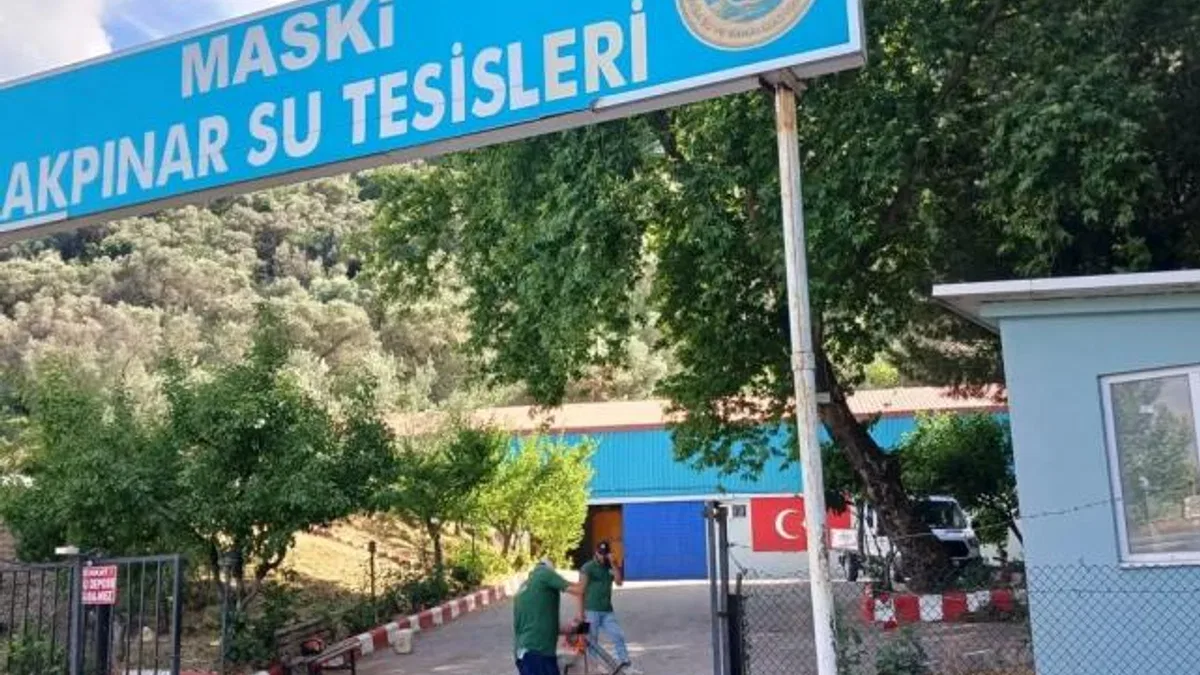 Manisa’da su depolarının çevresinde yangın riskine karşı temizlik
