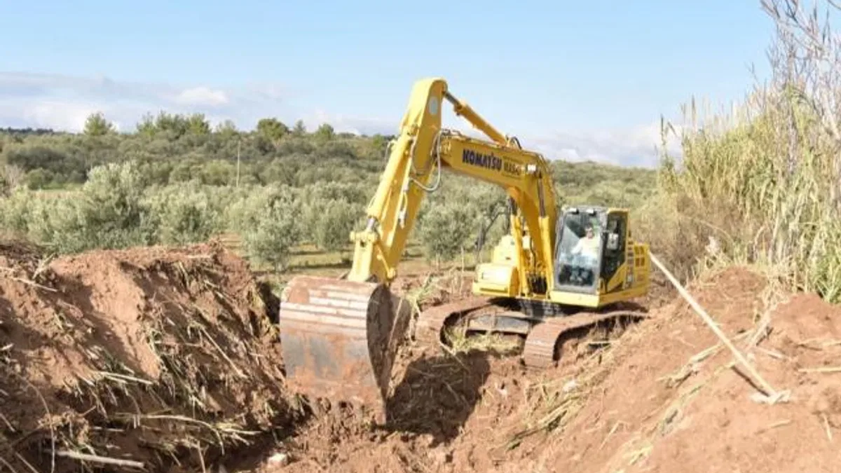 Manisa Büyükşehir 10 yıldır temizlenmeyen derelere el attı