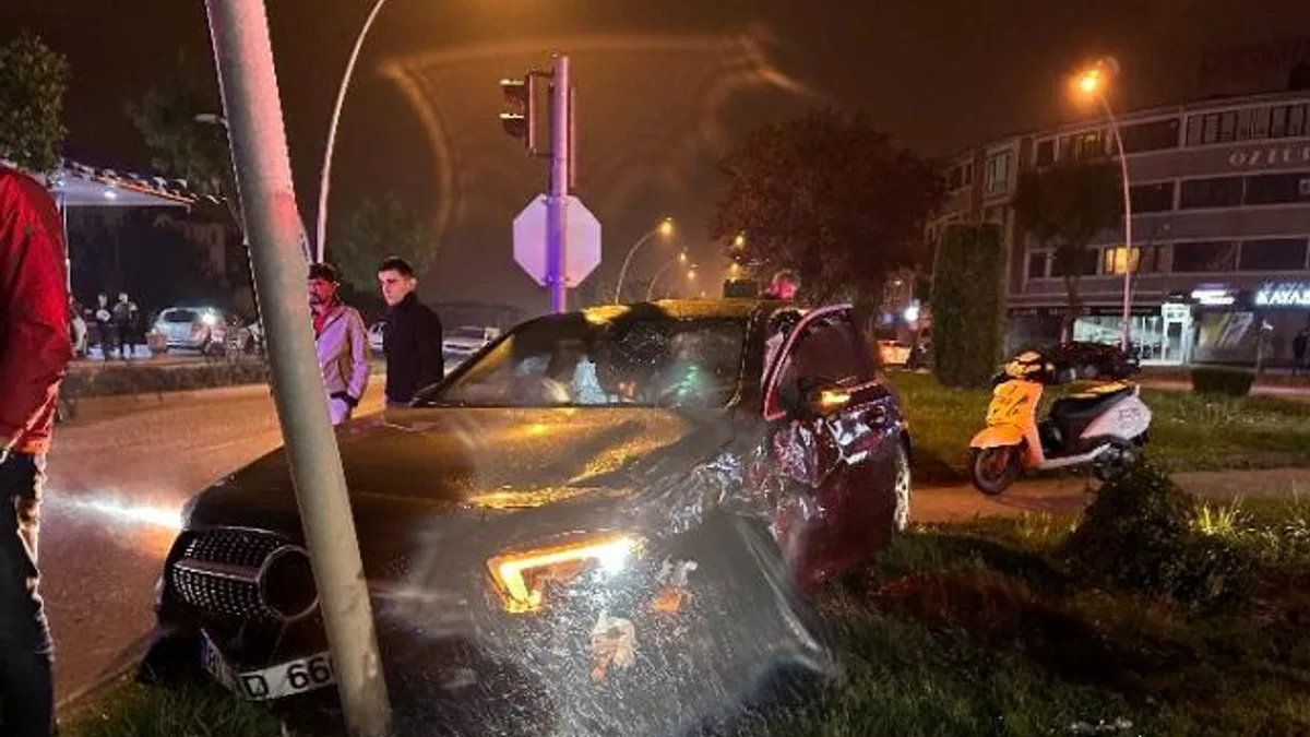 Düzce’de otomobille hafif ticari araç çarpıştı: 3 yaralı