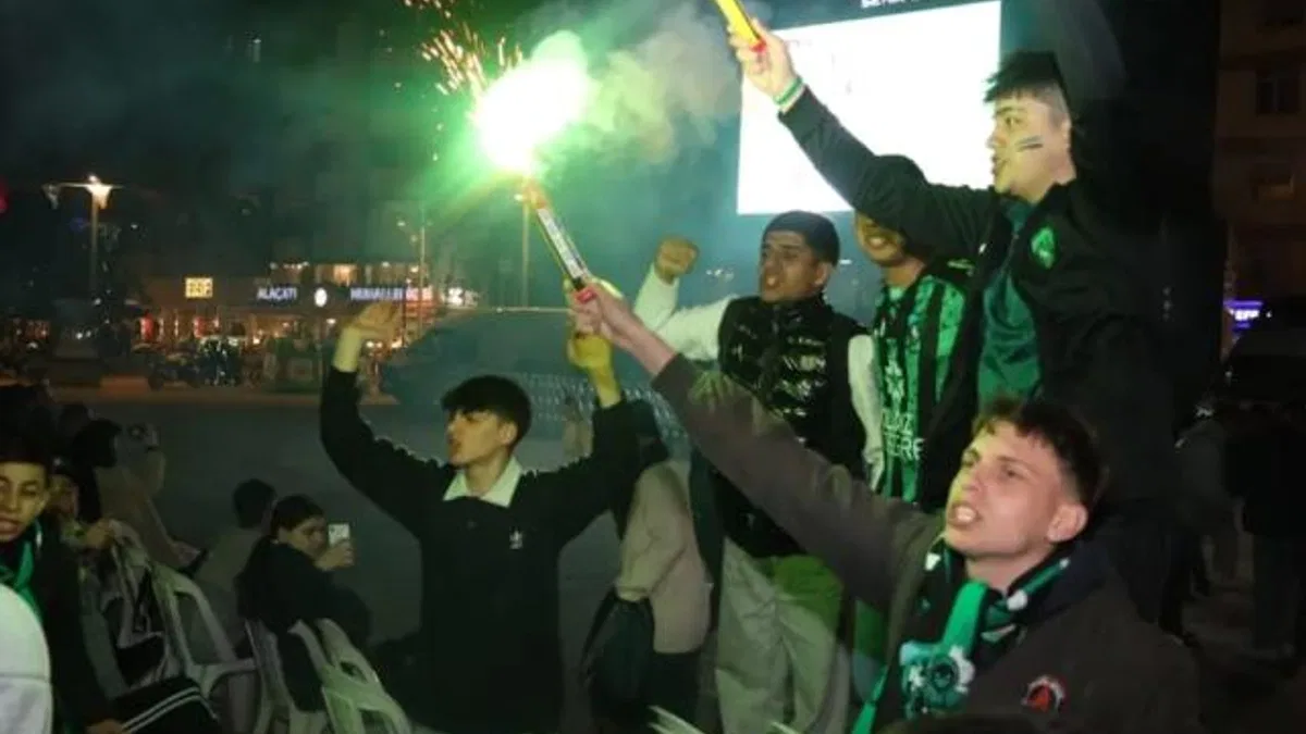 İzmit Kent Meydanı’nda yer Yeşil, gök Siyah