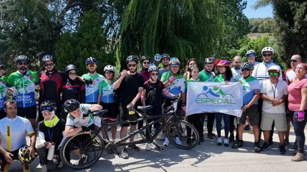 Tandem bisikletlerle Kocaeli’de umuda pedal çevirdi