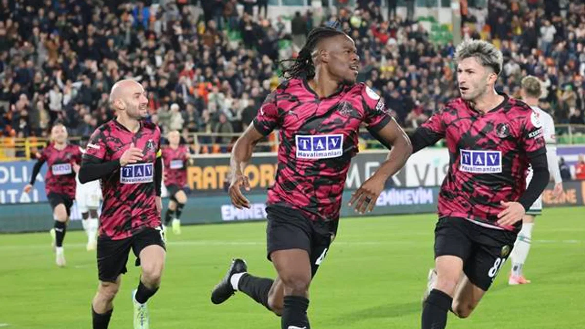 Corendon Alanyaspor 2-0 Tümosan Konyaspor (Maç Sonucu) Alanya evinde rahat kazandı!