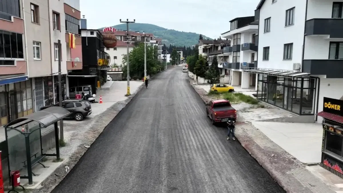Kocaeli Büyükşehir’den Gölcük’te asfalt yenileme