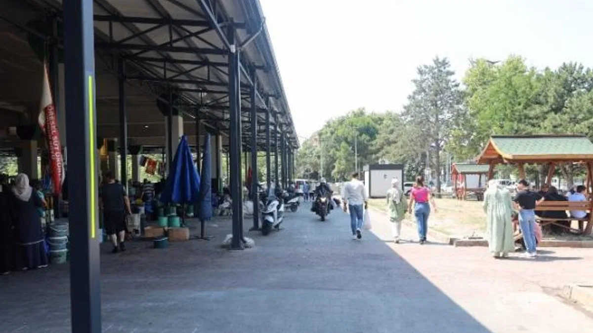 Kocaeli’de pazarcı esnafı istedi, Büyükşehir yaptı