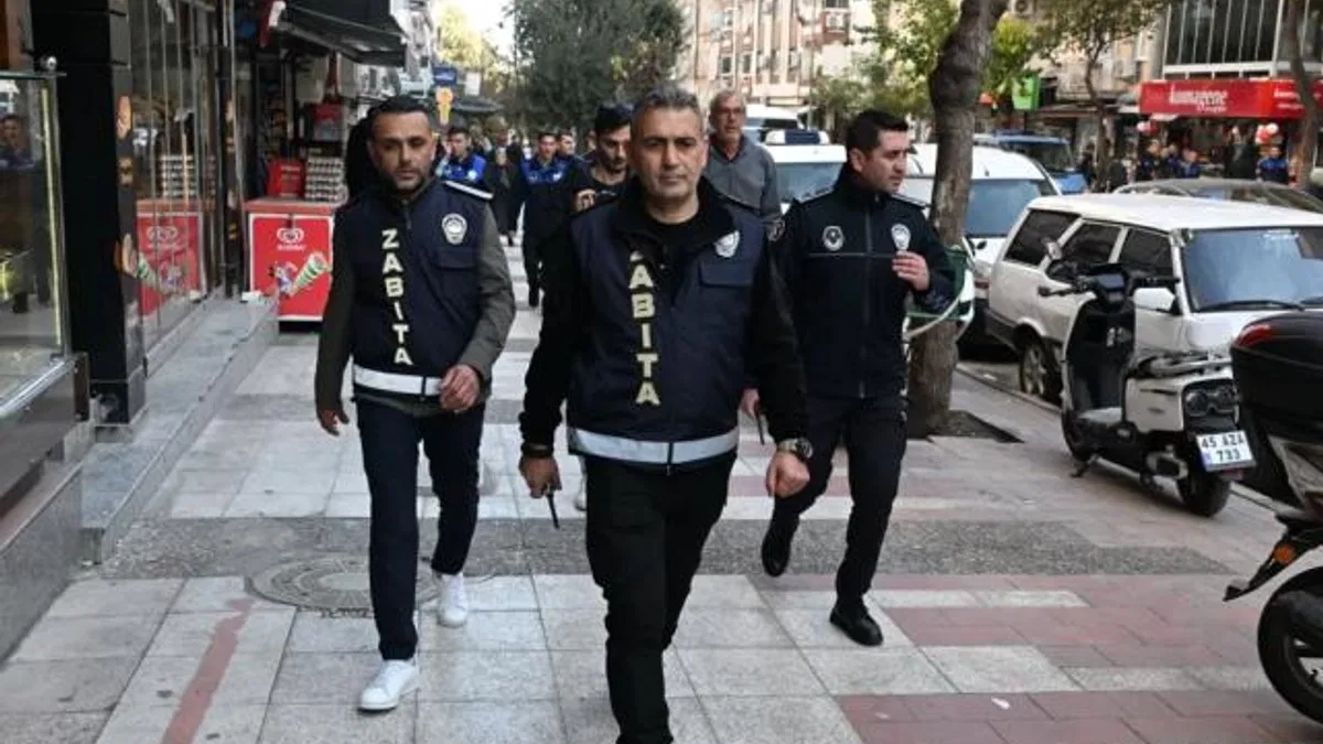 Manisa’da kaldırım işgallerine zabıta müdahalesi