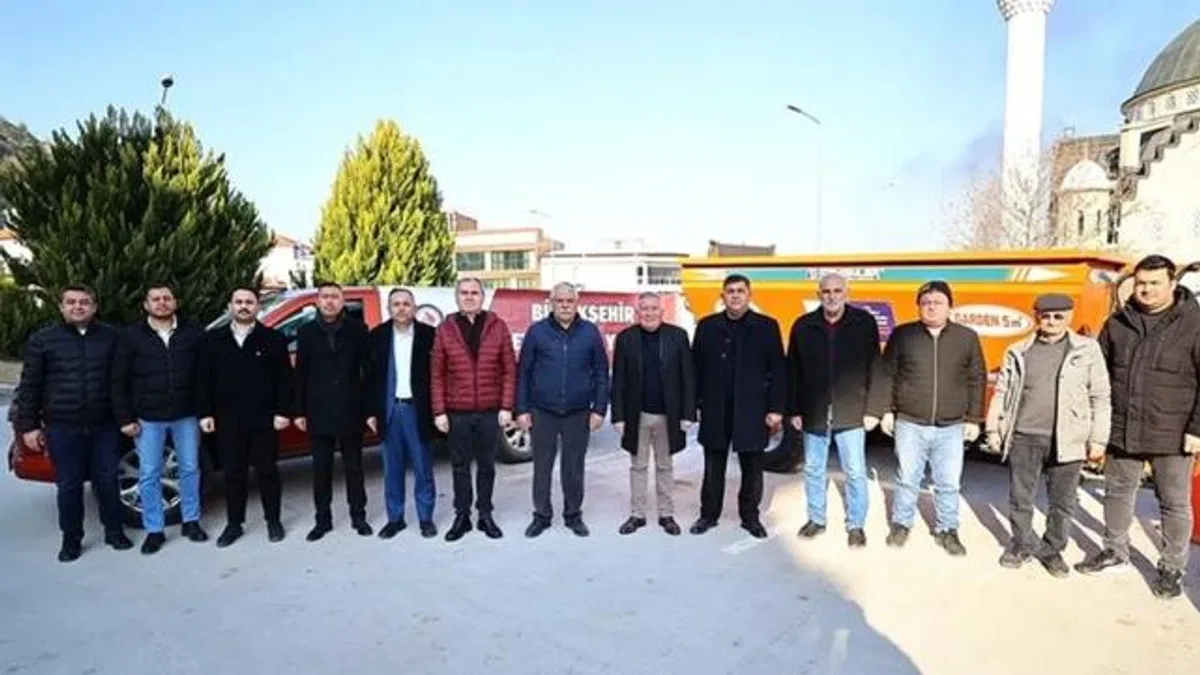 Denizli Büyükşehir’den üreticilere gübre römorku desteği