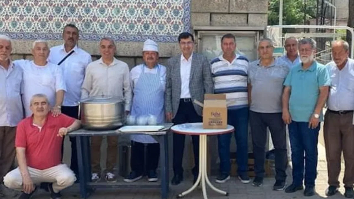 Kütahya Belediyesi’nden halka aşure dağıtımı