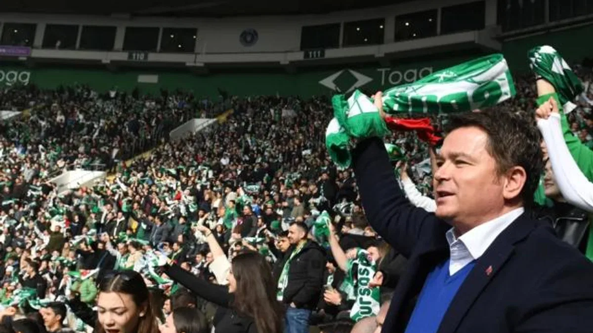 Başkan Aydın, Bursaspor’un maçını öğrencilerle birlikte izledi