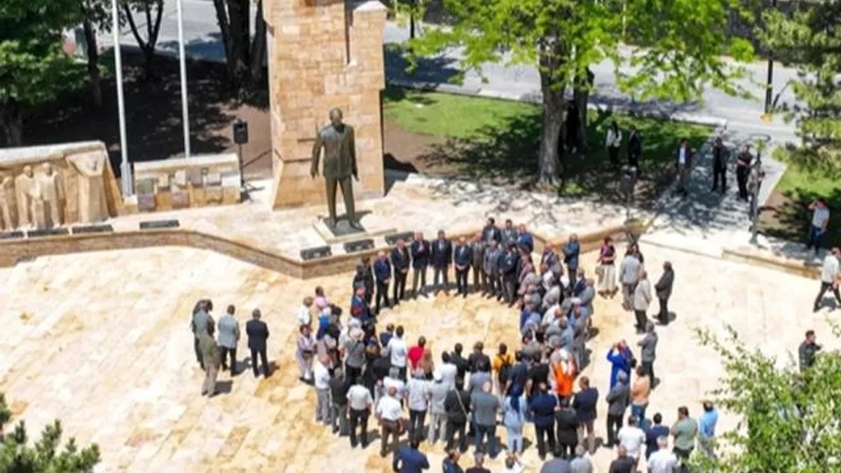 Sivas’ta Atatürk Anıtı yeni yüzüyle halkla buluştu