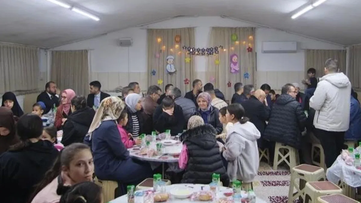 Başkan Altay Ve Başkan Kılca teravih namazında vatandaşlarla buluştu