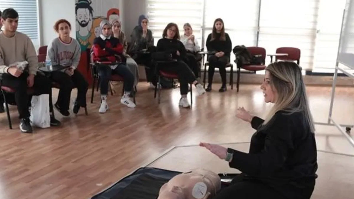 İBB Gençlik Ofisleri’nde üçüncü dönem başladı