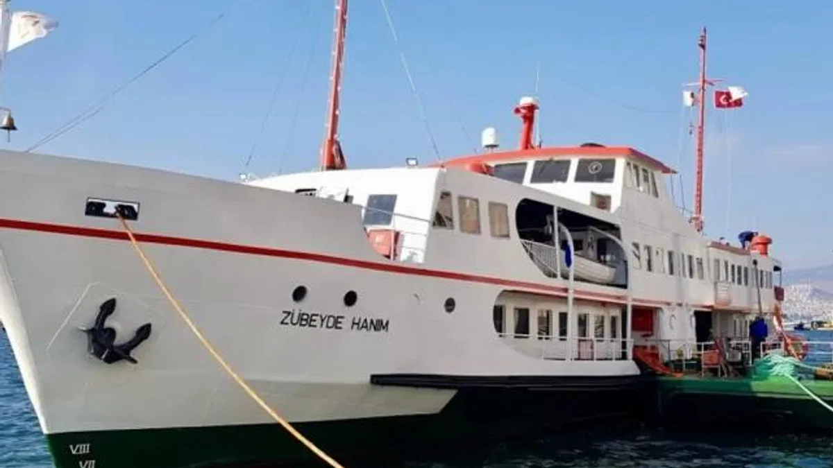 İzmir limanında ‘Zübeyde Hanım’ ziyarete açıldı