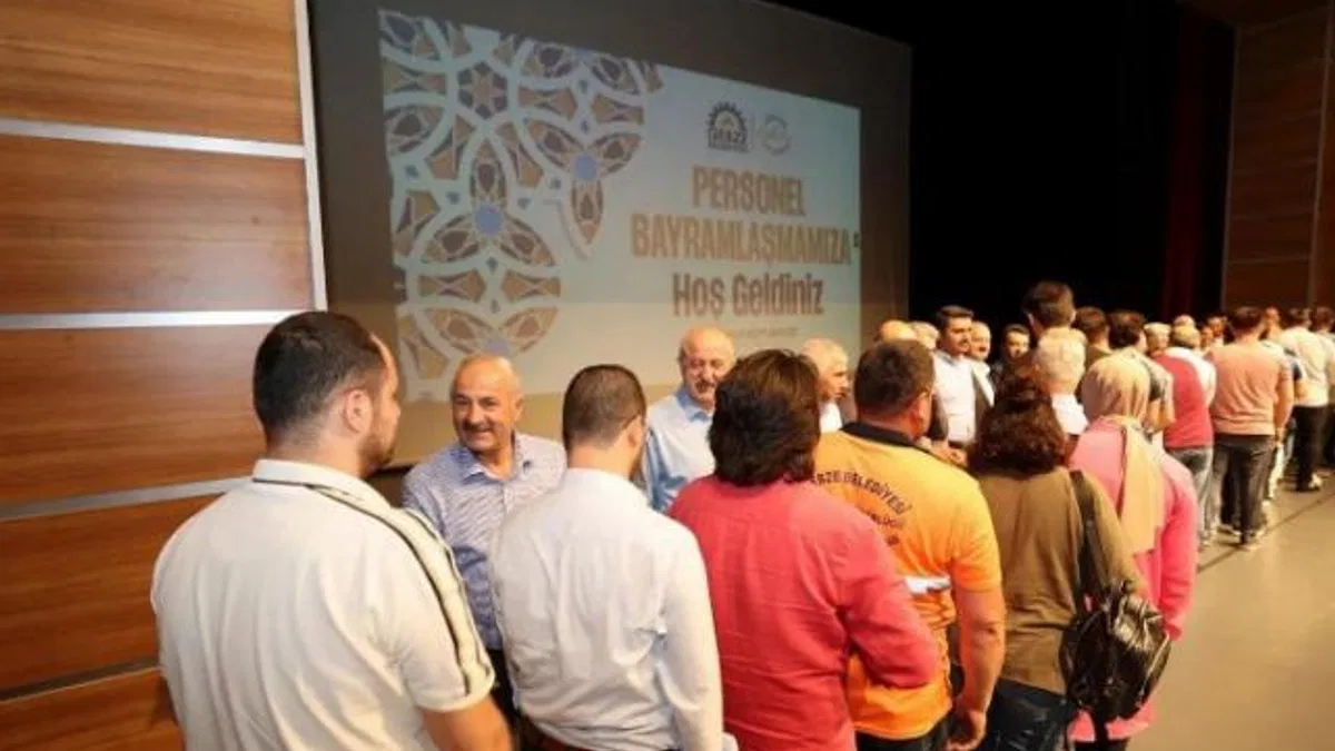 Gebze’de belediye personeli bayramlaştı