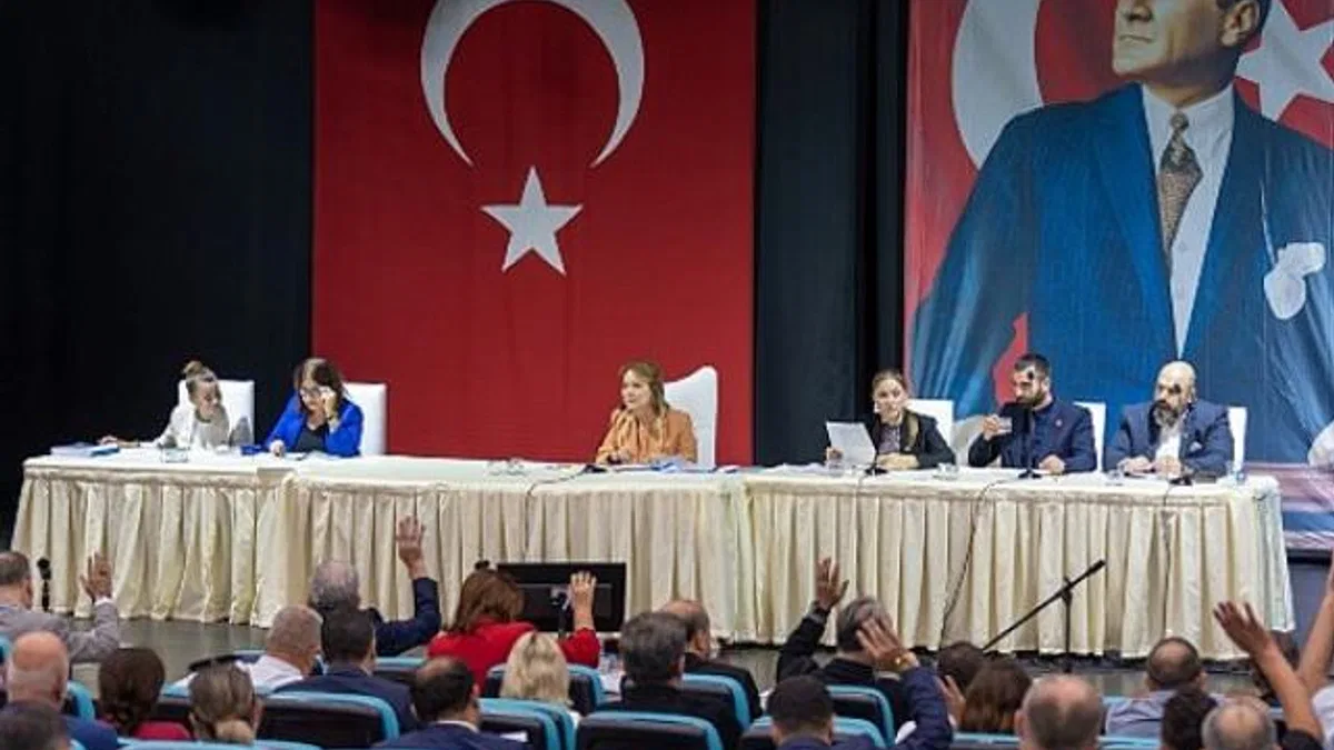 Konak Belediye Meclisi 2025 yılı mali bütçesini onayladı