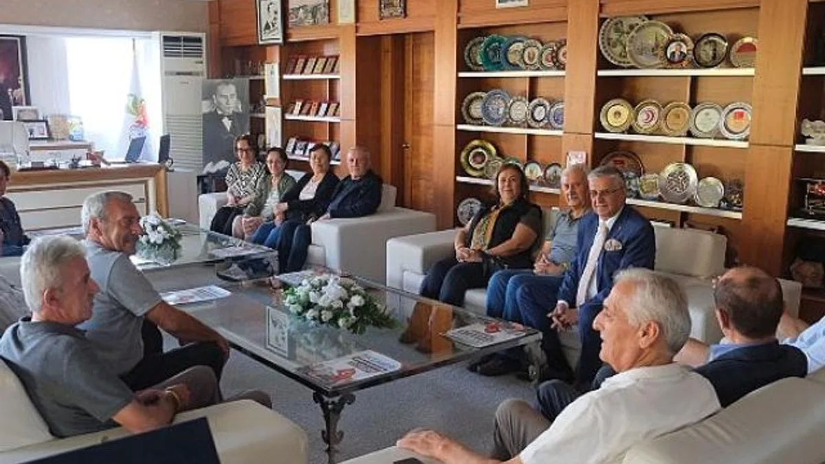 Başkan Topaloğlu’na okul arkadaşlarından ziyaret