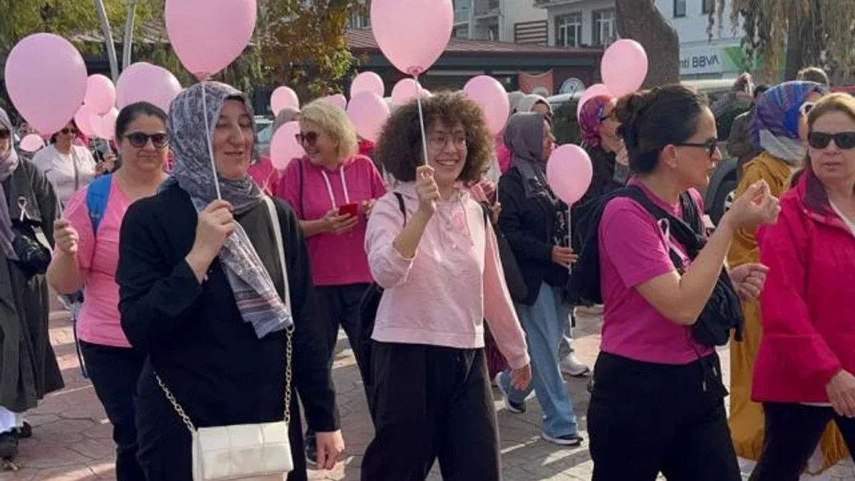 Kocaeli’de meme kanserine farkındalık yürüyüşü