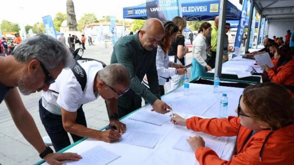 3. Uluslararası Konya Yarı Maratonu için kit dağıtımı yapılıyor