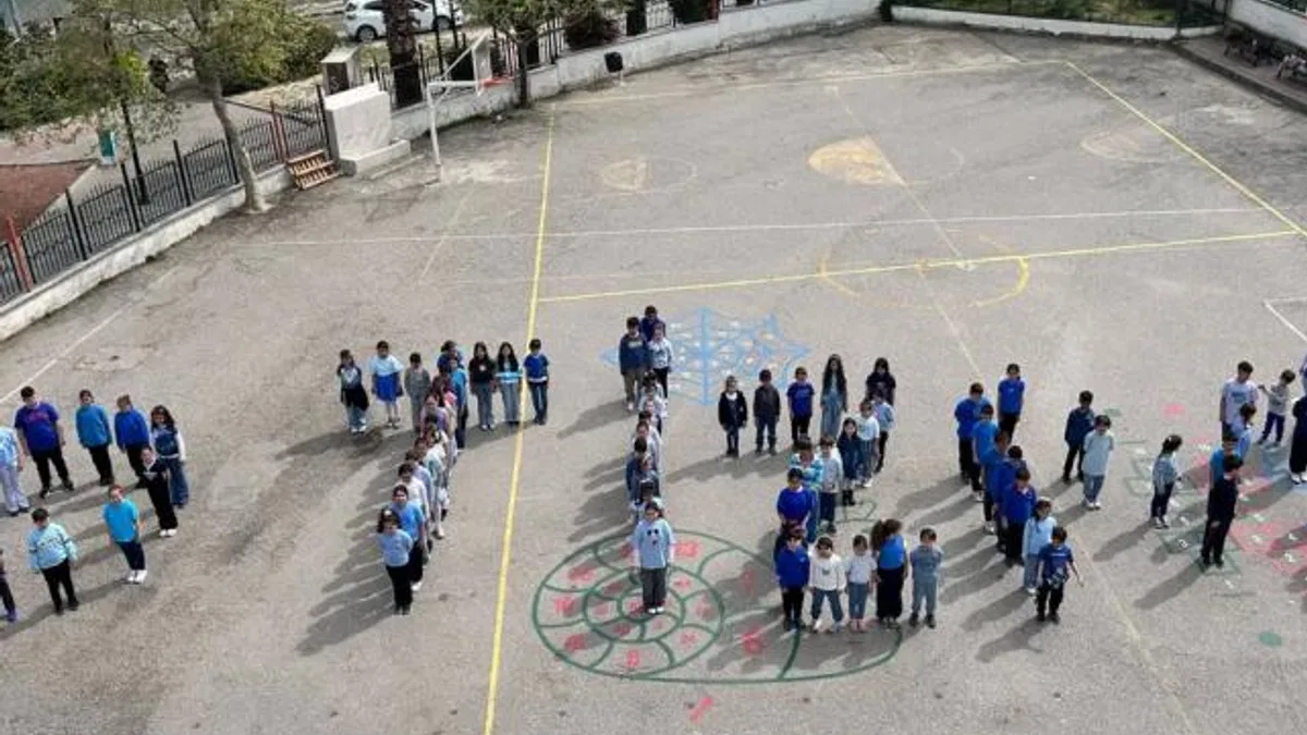 Manisalı öğrencilerden otizm farkındalığı