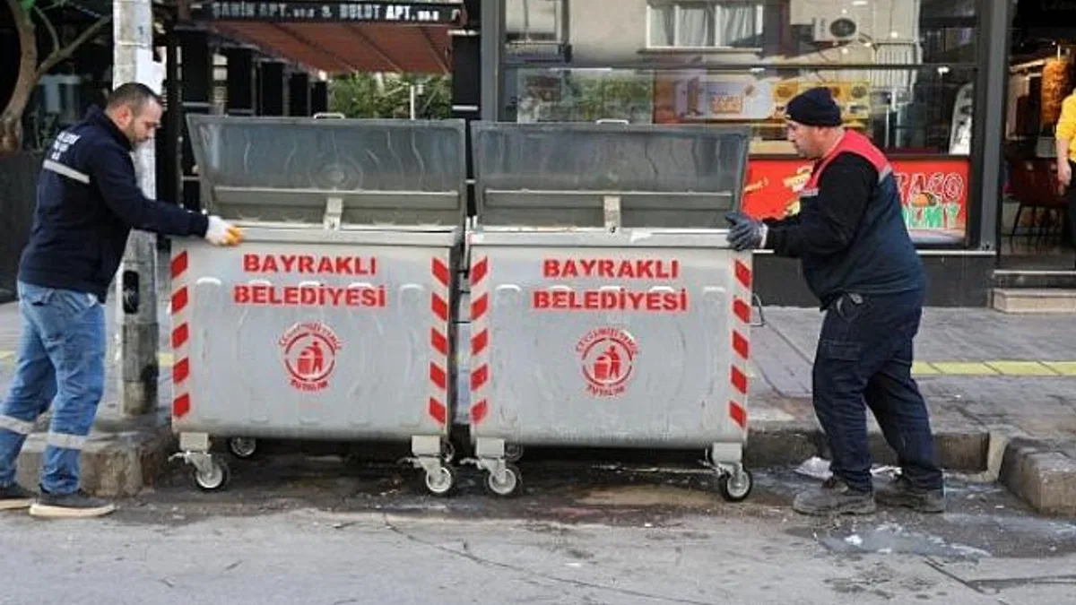 Bayraklı’da çöp konteynerleri yenileniyor