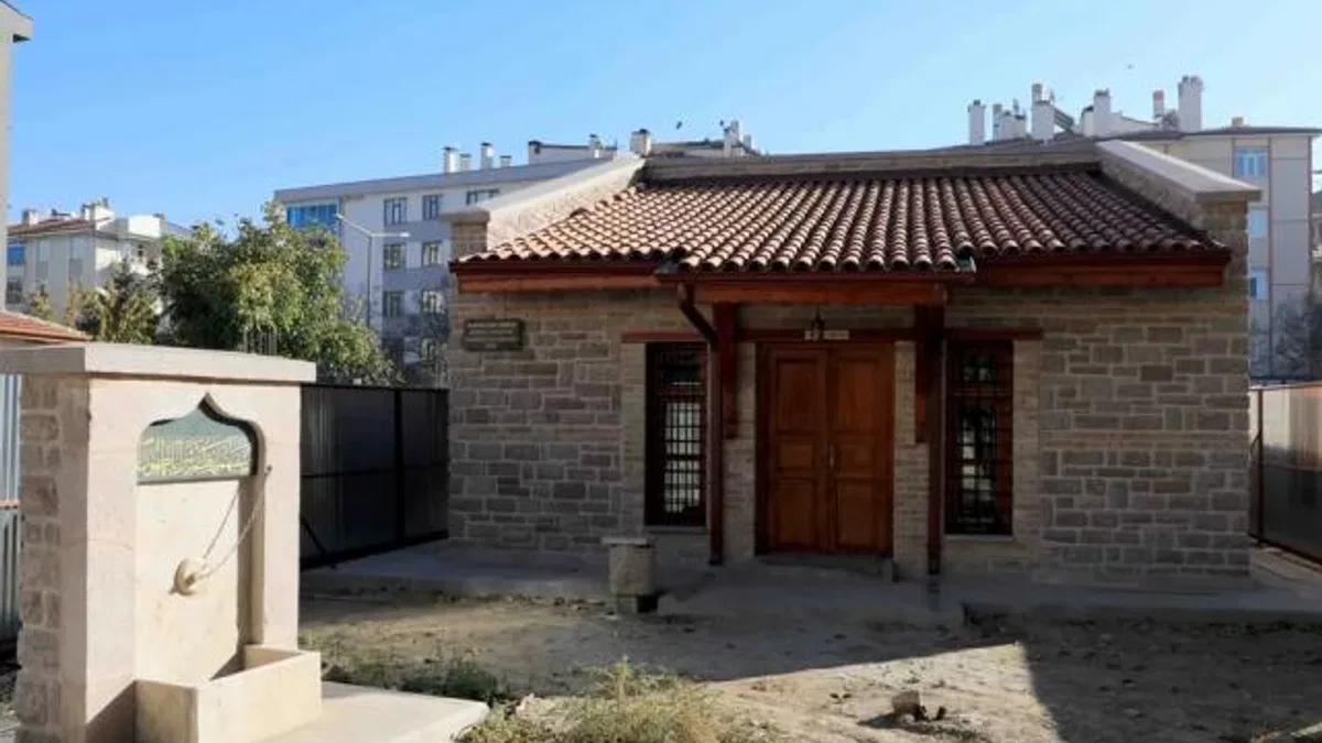 Konya Karatay’da Burhan Dede Türbesi aslına uygun şekilde ihya edildi