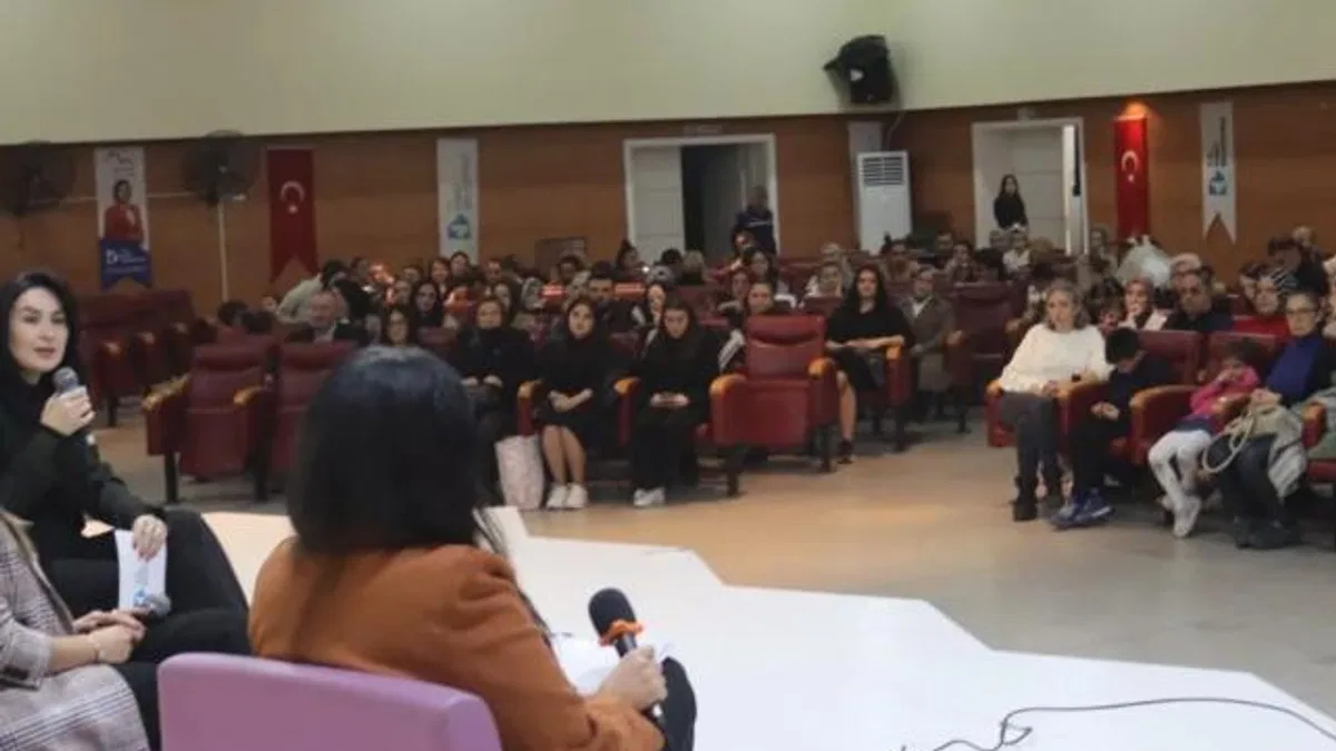 İzmit’ten dijital dünyada sağlıklı çocuk büyütme paneli