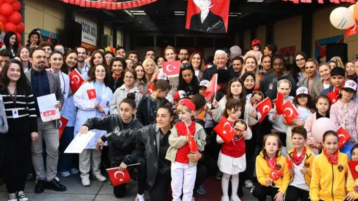 Beşiktaşlı sporcu ve ünlülerden çocuklara moral veren ziyaret