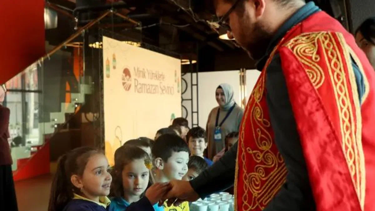 Sakarya’da minik yüreklere Ramazan sevincini taşıdılar
