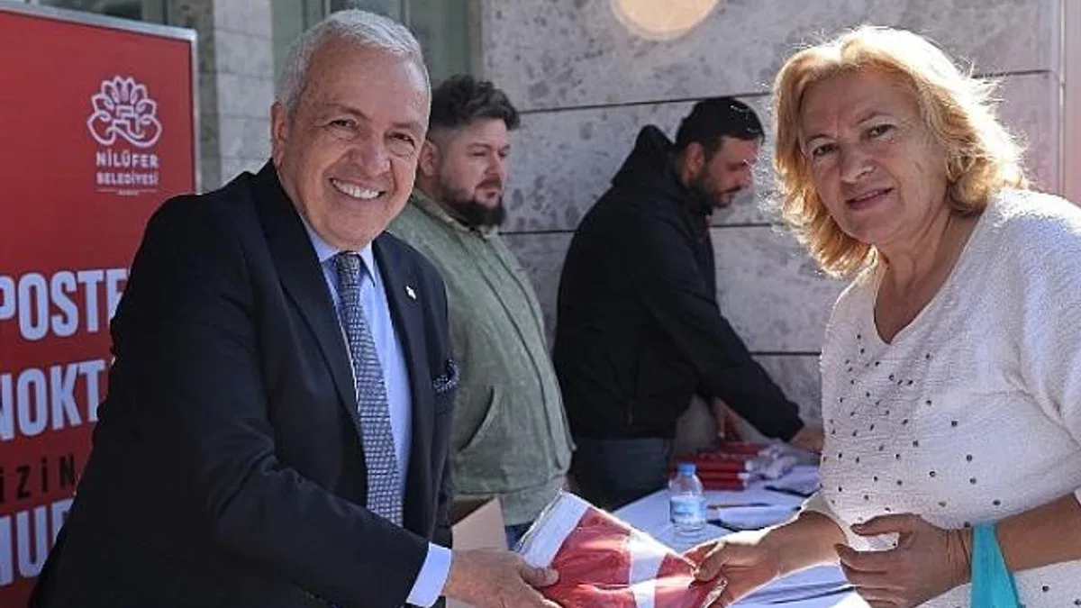 Nilüfer Atatürk posterleriyle donanıyor