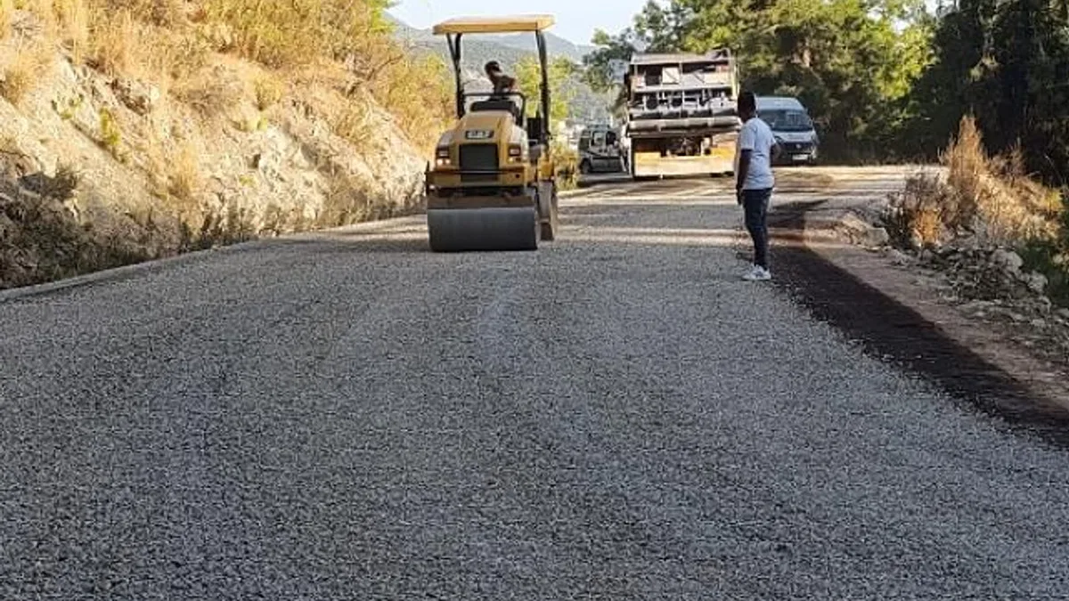 Alanya’da Bayırkozağacı, Güzelbağ ve Katı Atık Tesisi yolu asfaltlandı